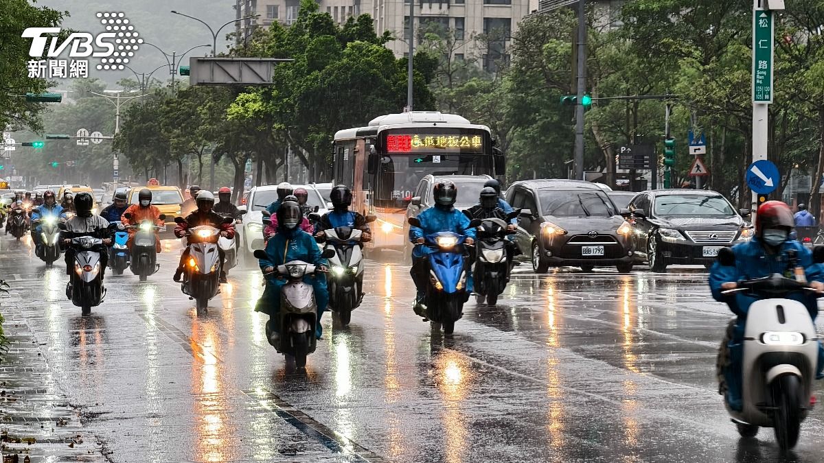Taiwan braces for more rain Thursday (TVBS News)