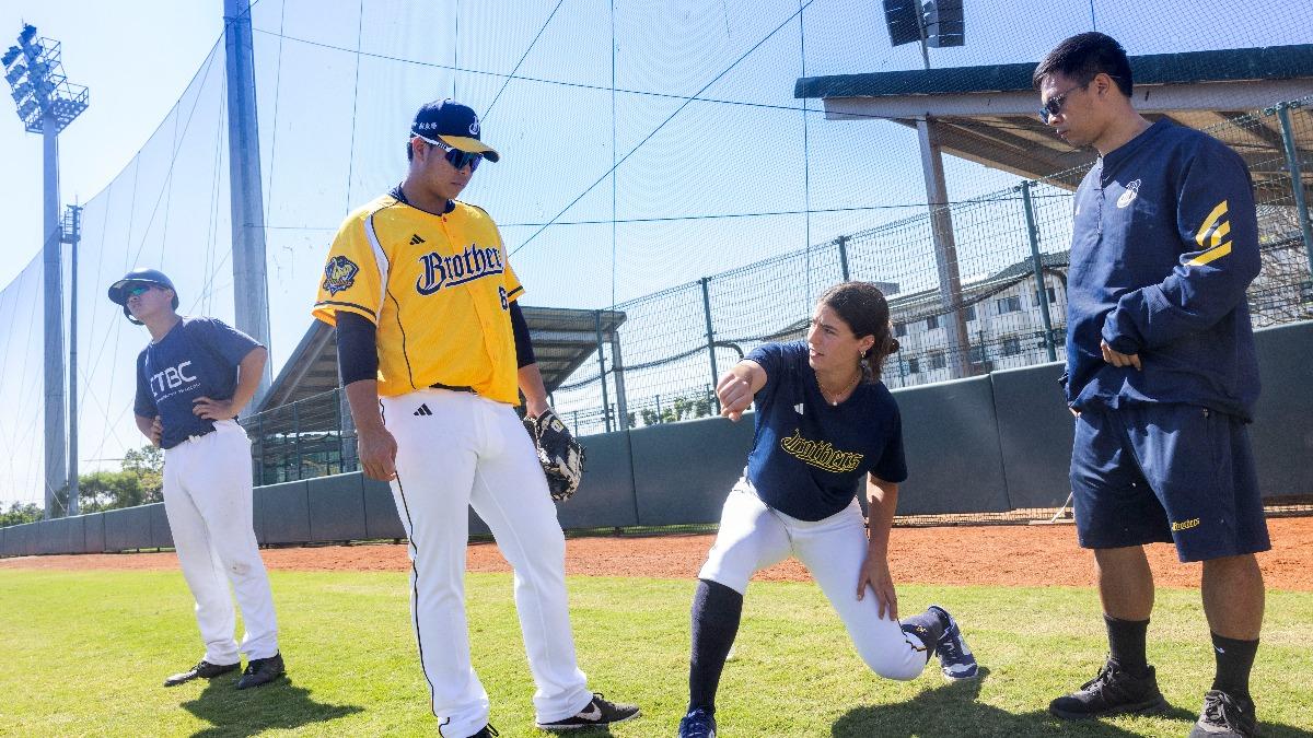 Coaches and players affirm Sarah's professionalism (Courtesy of Business Today/Dung-Yueh Wu)