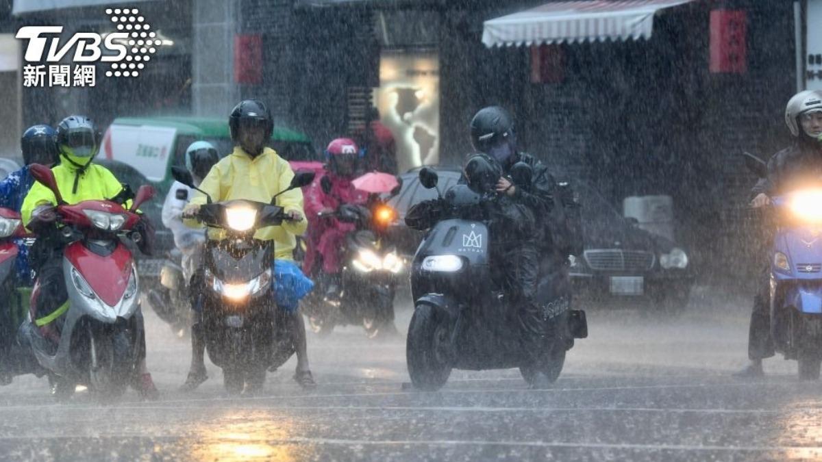 Heavy rain advisory for Taiwan issued (TVBS News)