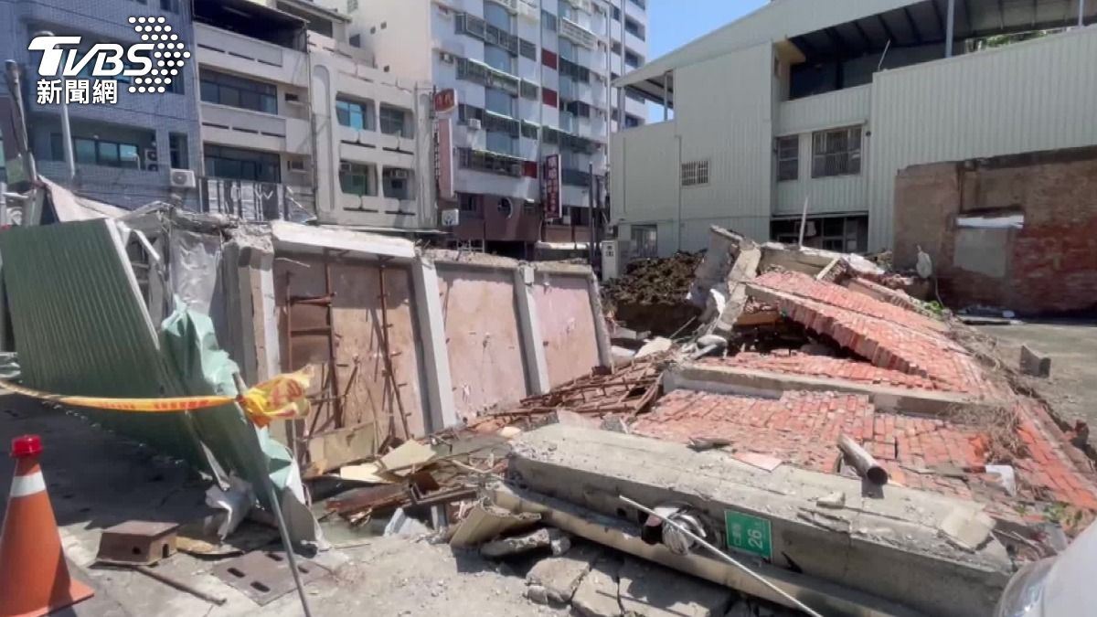 No injuries in Tainan building collapse (TVBS News)