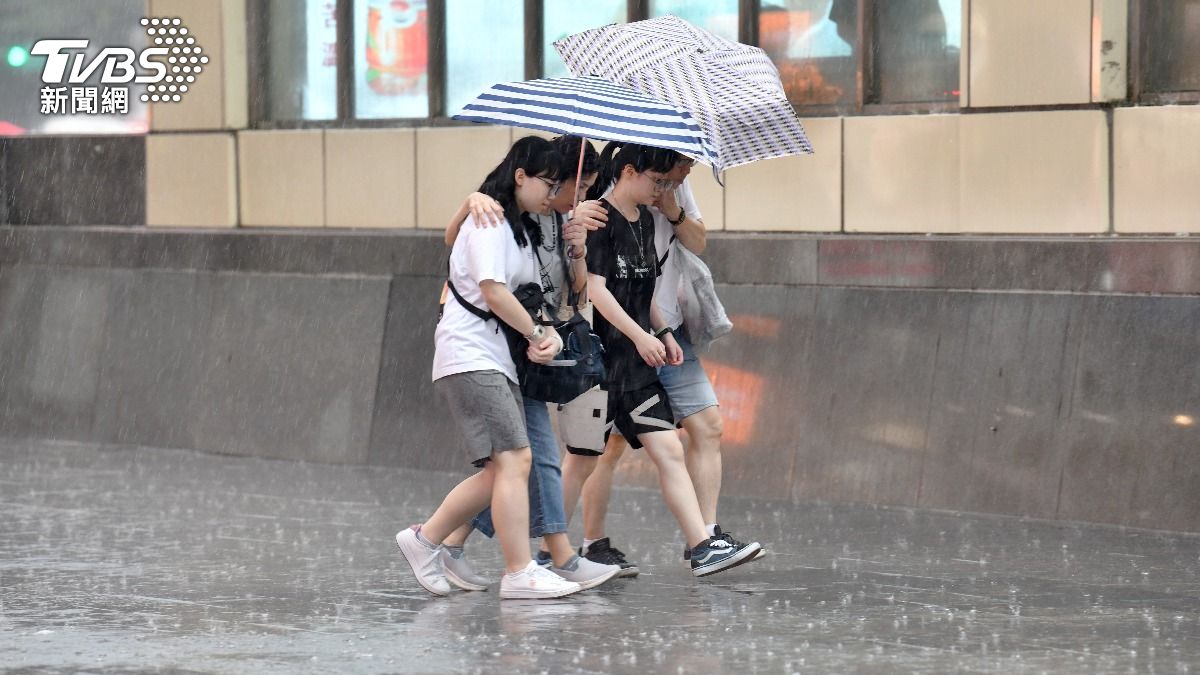 Unstable weather hits Taiwan Tuesday (TVBS News)