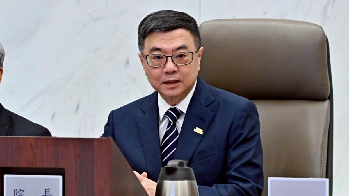 Premier Cho visits Tainan post-typhoon (Courtesy of Executive Yuan)