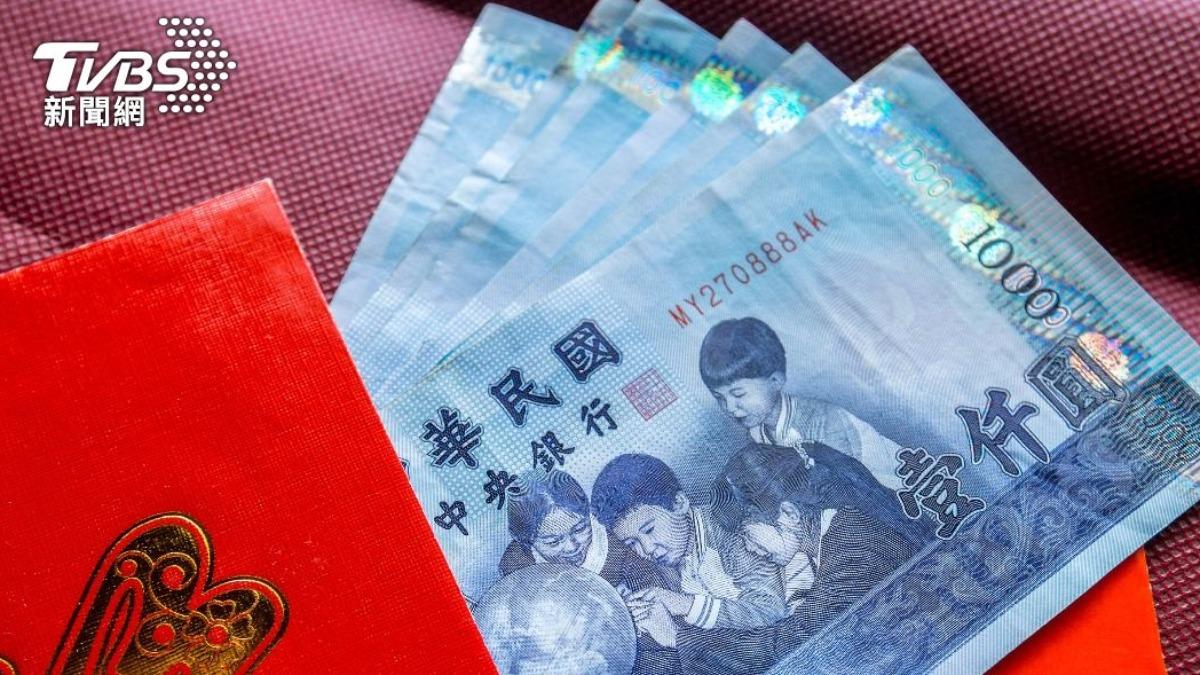 Taiwan firms give red envelopes for luck (Shutterstock)