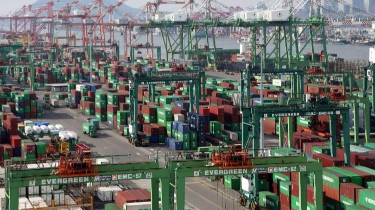 Container firms confident: delayed cargo will still ship (Courtesy of Global Views)