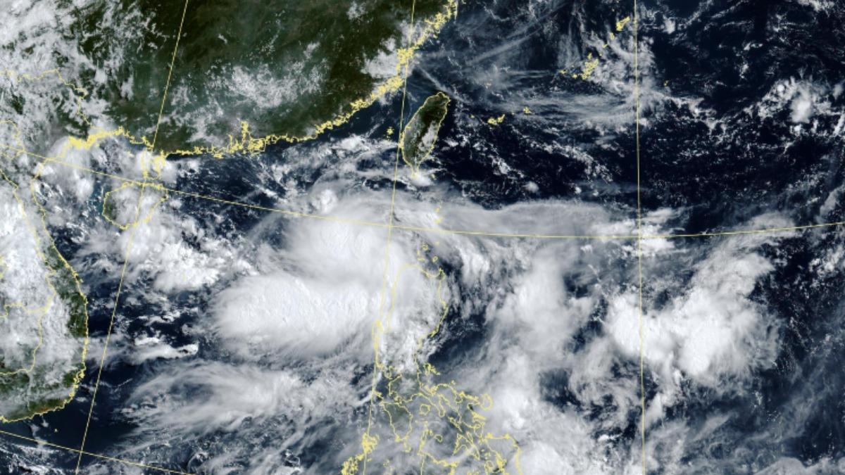Tropical system could hit Taiwan Saturday morning (TVBS News)