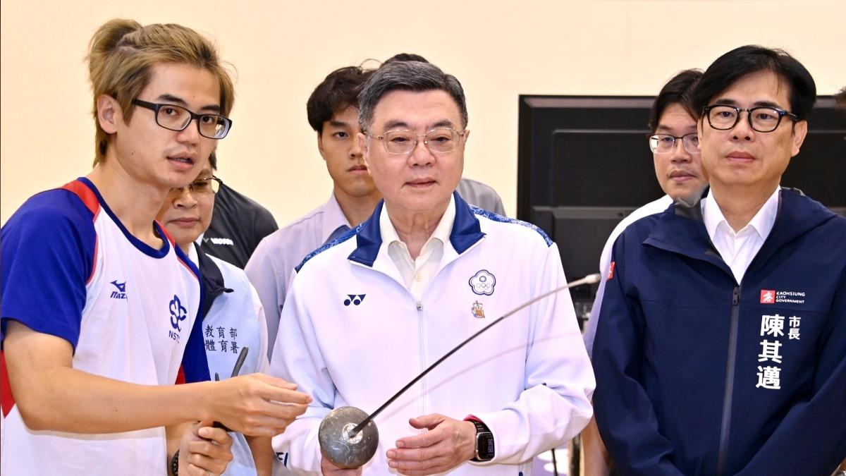 Premier Chuo visits training center (Courtesy of Cho’s Facebook)