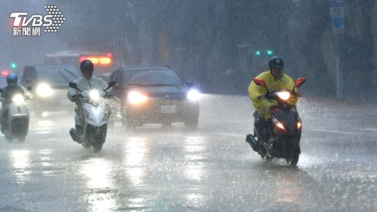 Heavy rain expected in southern Taiwan (TVBS News)