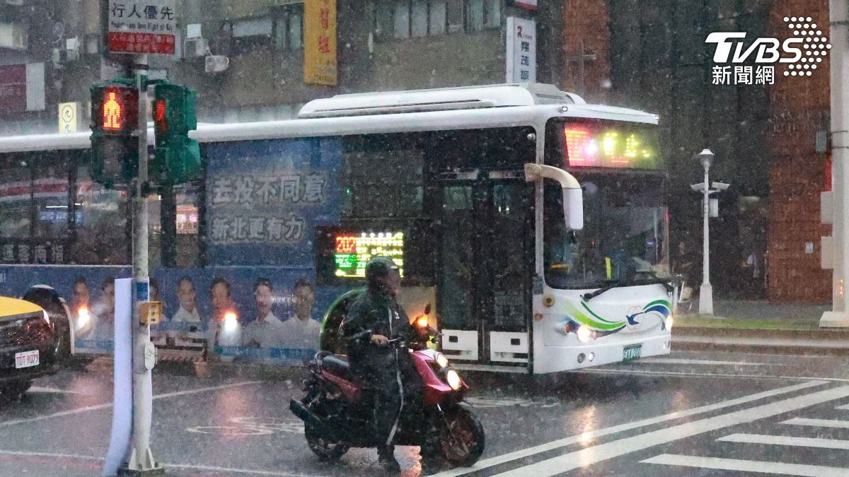 Northern Taiwan braces for tropical depression Thursday (TVBS News)