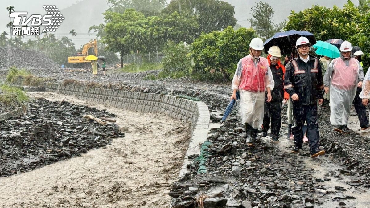 Four dead, three missing in Taiwan flood (TVBS News)
