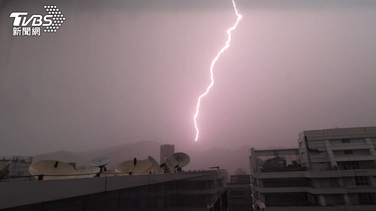 Severe storm alert for Taipei, Keelung (TVBS News)