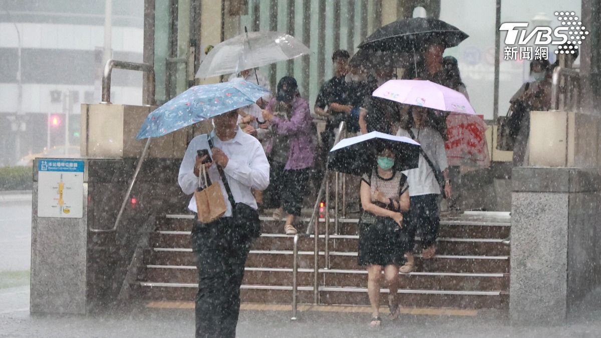 Taiwan faces mixed weather patterns (TVBS News)