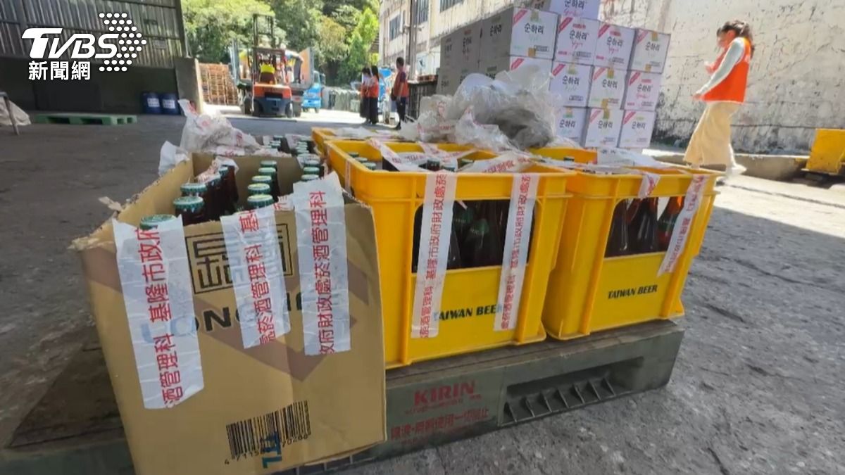 Confiscated liquor meets crusher in Keelung cleanup (TVBS News)