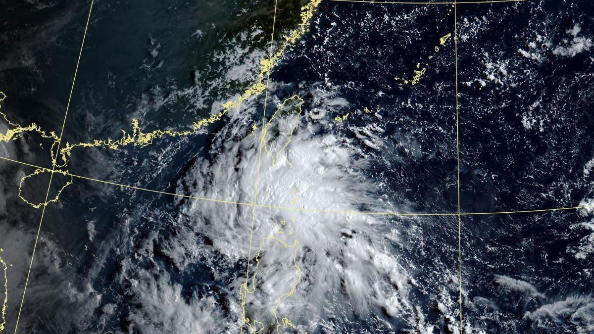Taiwan faces sunny skies, storms ahead (Courtesy of CWA)