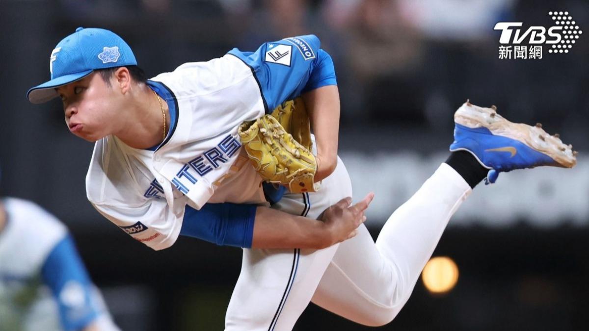 Taiwan pitchers Gu Lin and Sun Yi-lei renew contracts (TPG PHOTOS)