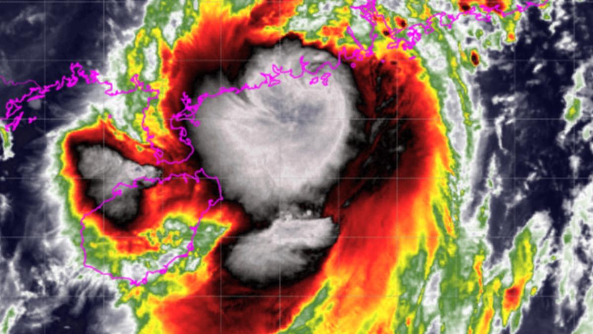Taiwan hit by heavy rainstorms Monday (TVBS News)