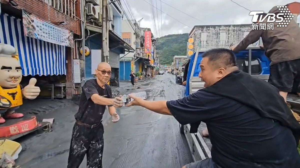 Taiwan landslide lake overflow prompts military response (TVBS News)