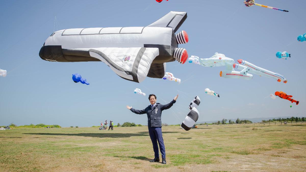 Taiwan’s tech capital showcases cosmic kites at harbor fest