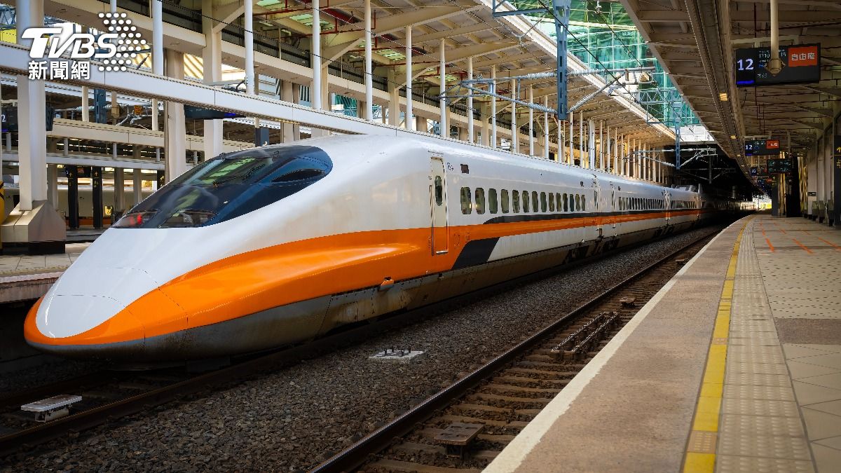 High-speed and conventional rails boost Moon Festival capacity (Shutterstock)
