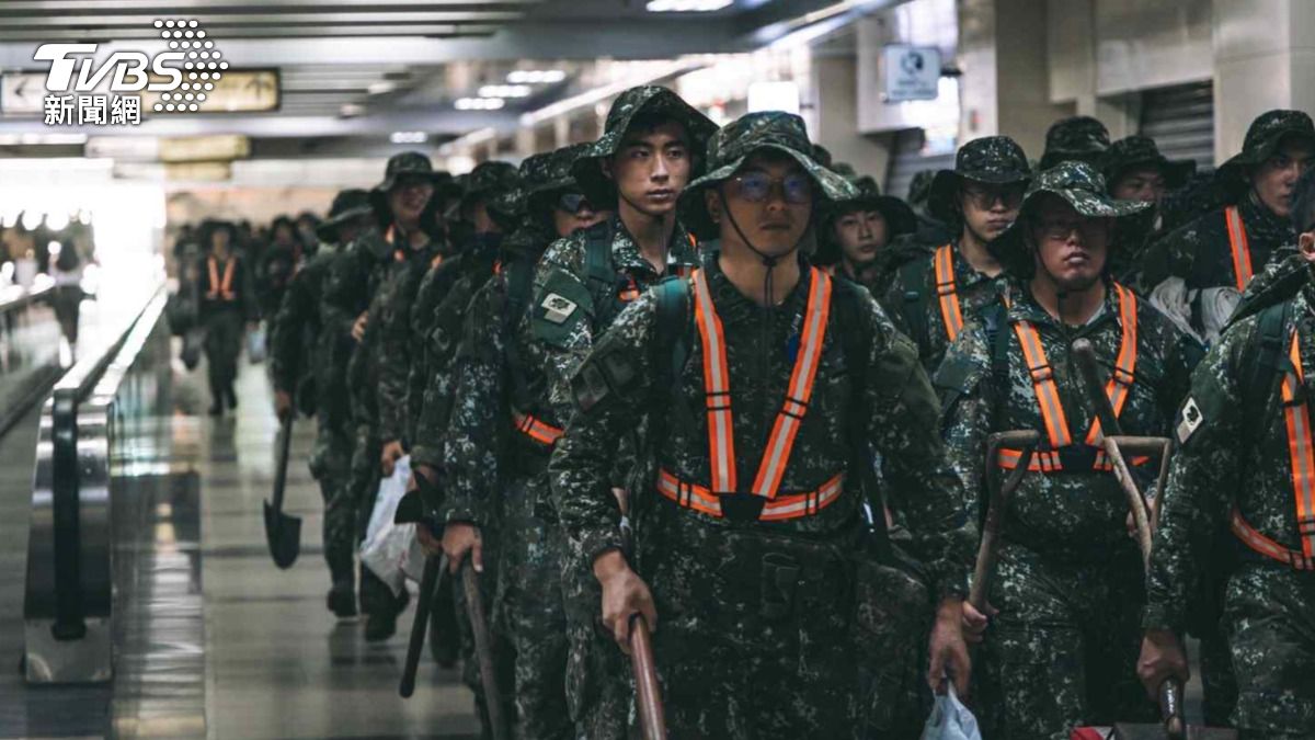 Taiwan soldiers assist disaster relief (Courtesy of Republic of China Army)