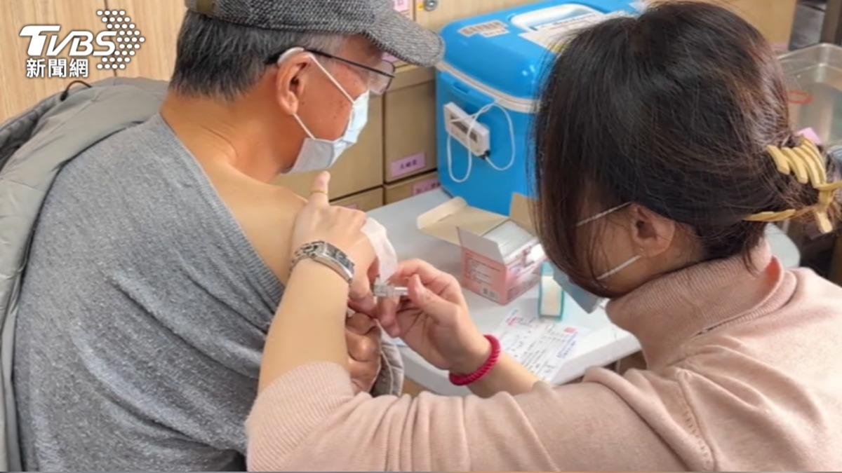 Taiwan launches free flu, COVID-19 vaccine drive today (TVBS News)