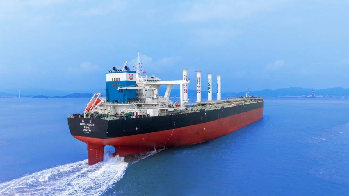 U-Ming installs wind-powered rotor sails on vessel (Courtesy of Anemoi Marine Technologies)