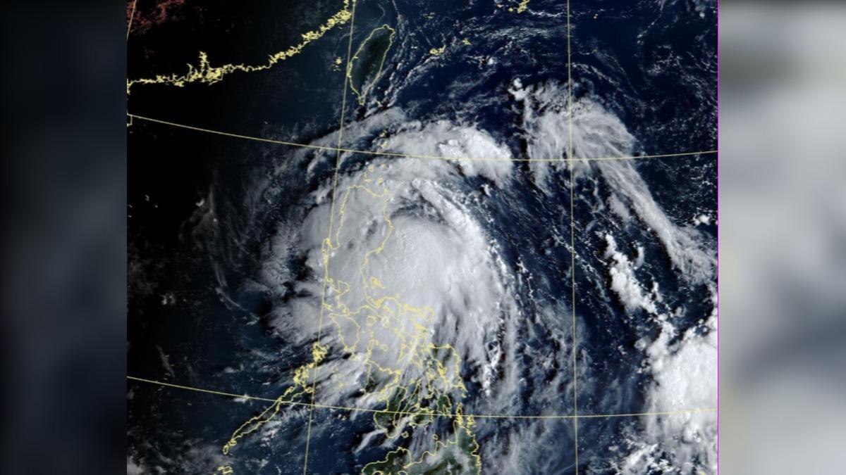 Weather officials confirm Taiwan remains safe from Typhoon Matmo (Courtesy of Cheng Ming-dean