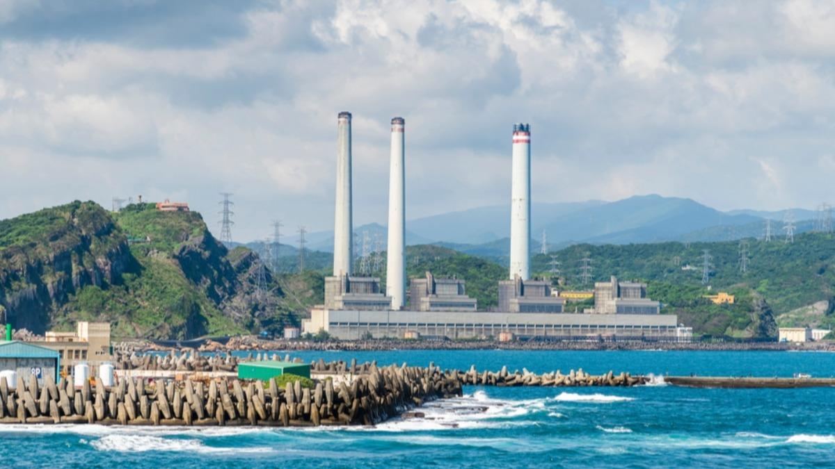 Report weighs carbon-free energy pathways in Taiwan (Shutterstock)