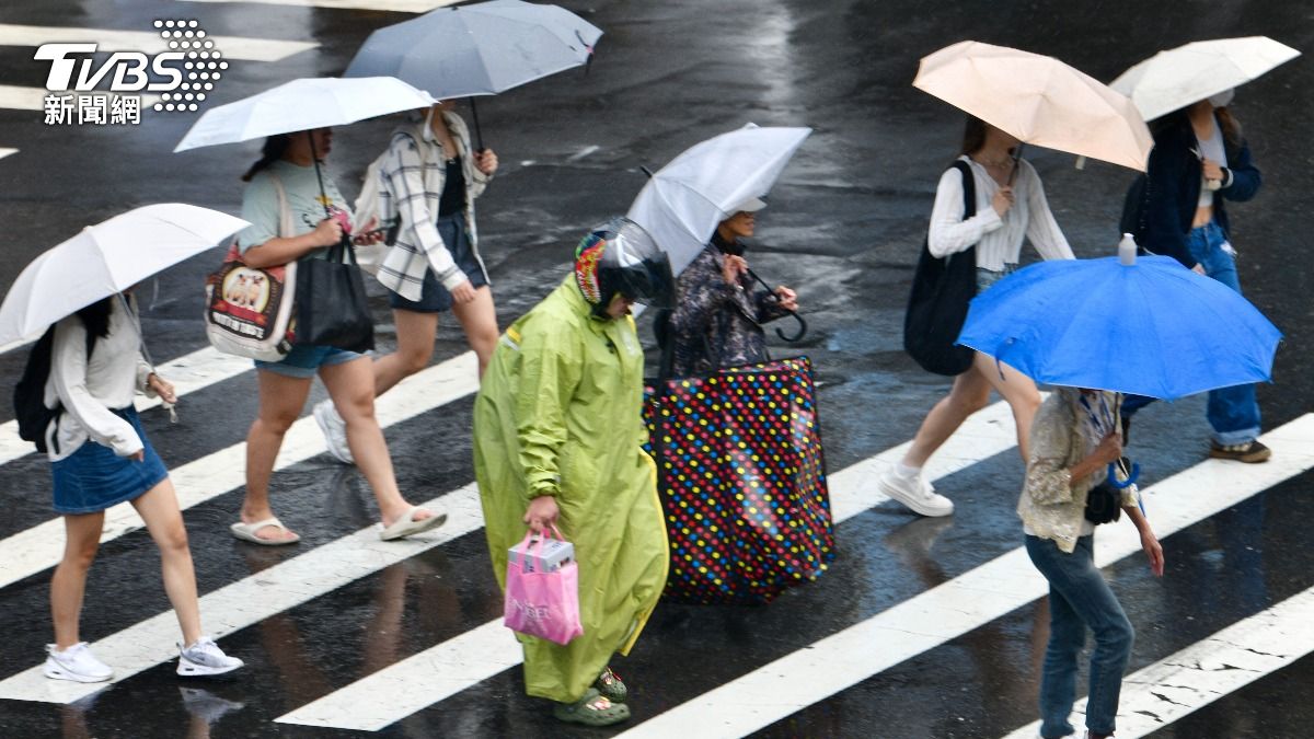 Rain hits Taiwan, more expected Friday (TVBS News)