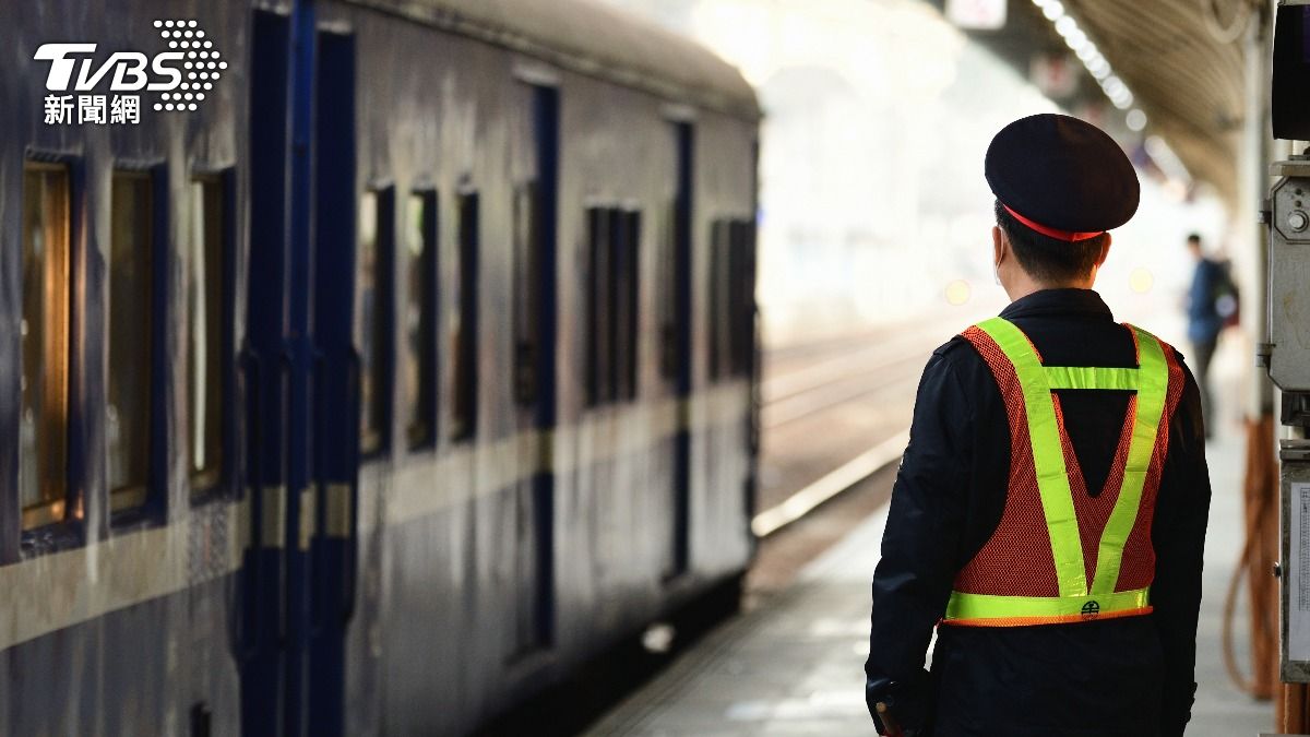 Taiwan train operations resume after typhoon becomes depression (Shutterstcok)