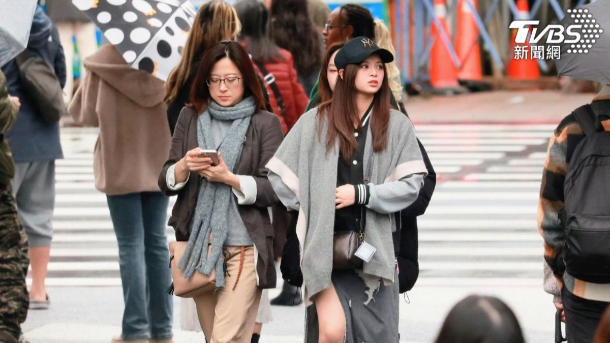 Taiwan sees cool temps, brief showers (TVBS News)