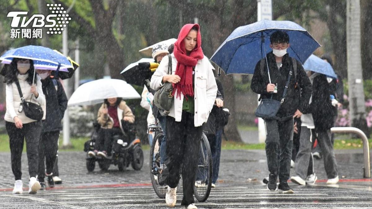 Cold snap hits Taiwan, temperatures drop to 15.8 C (TVBS News)