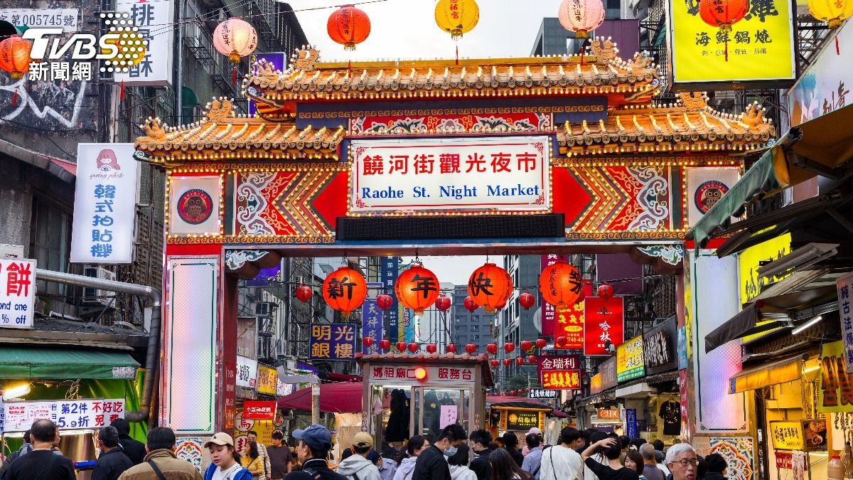 Taipei night markets dazzle during Lunar New Year (Shutterstock)