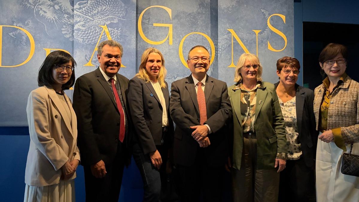 Dragon exhibit opens in Paris (Courtesy of the National Palace Museum)