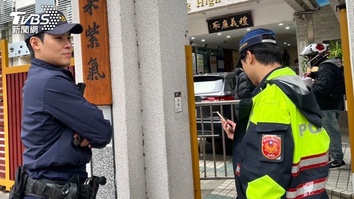 Taipei police probe bomb threats at schools, universities (TVBS News)
