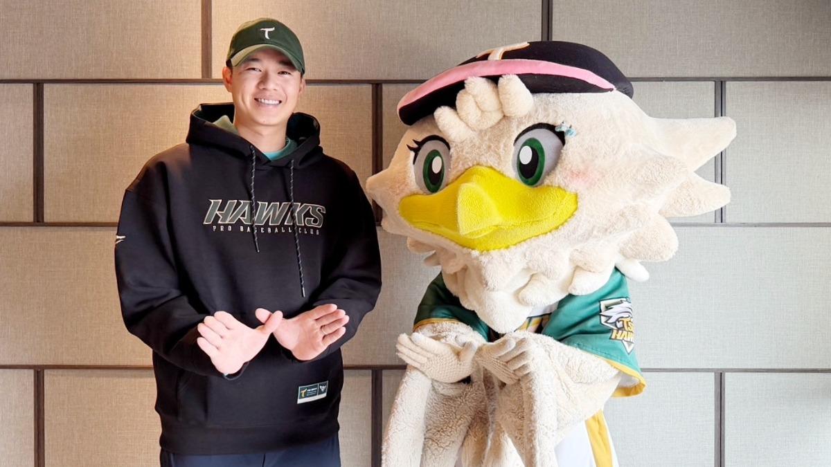 TSG Hawks sign pitcher Huang Tzu-peng (Courtesy of TSG Hawks)