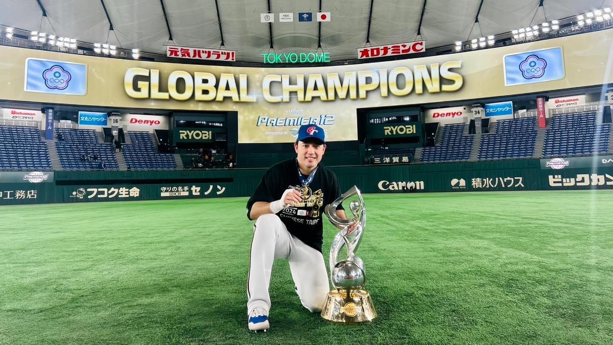 Taiwan Lions host farewell for outfielder heading to Japan (Courtesy of Lin An-ko