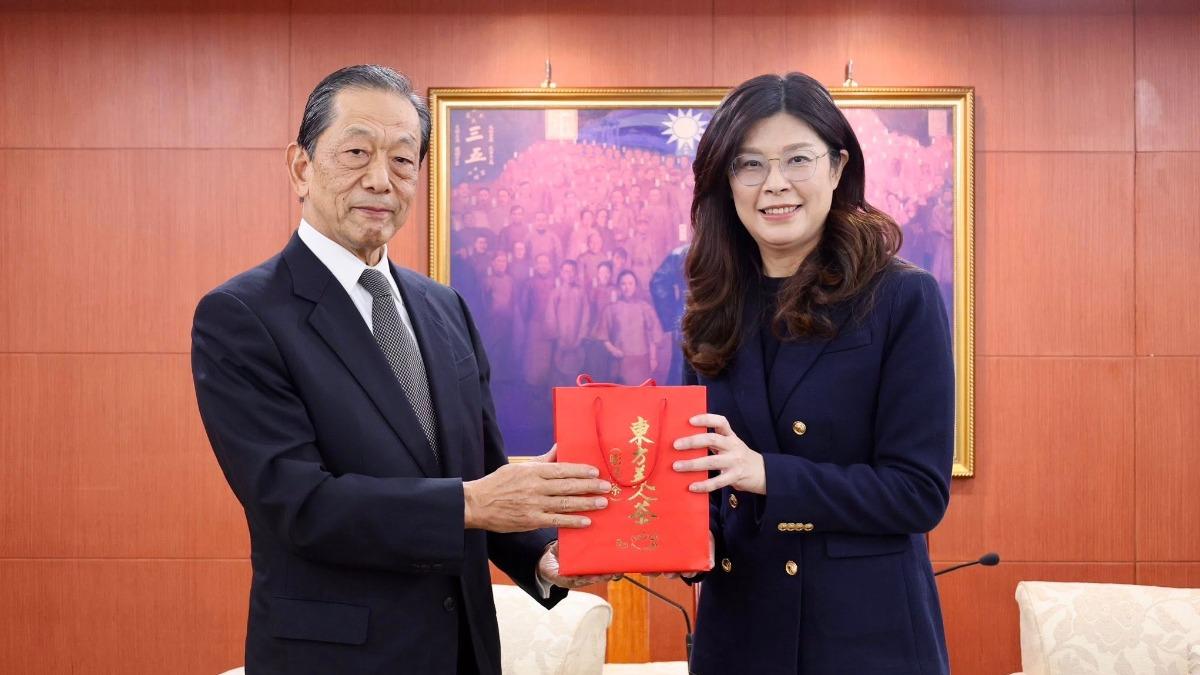KMT chair meets Japan-Taiwan leader (Courtesy of KMT)