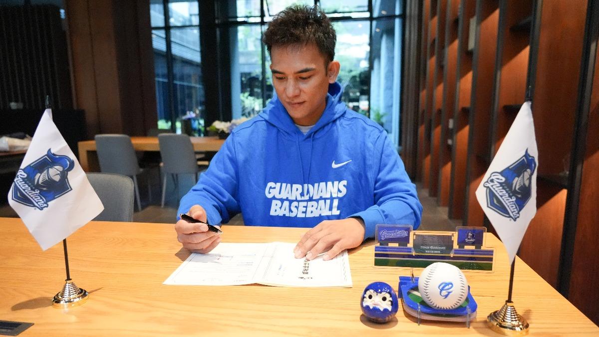 Fubon Guardians sign Lin Dai-An (Courtesy of Fubon Guardians)