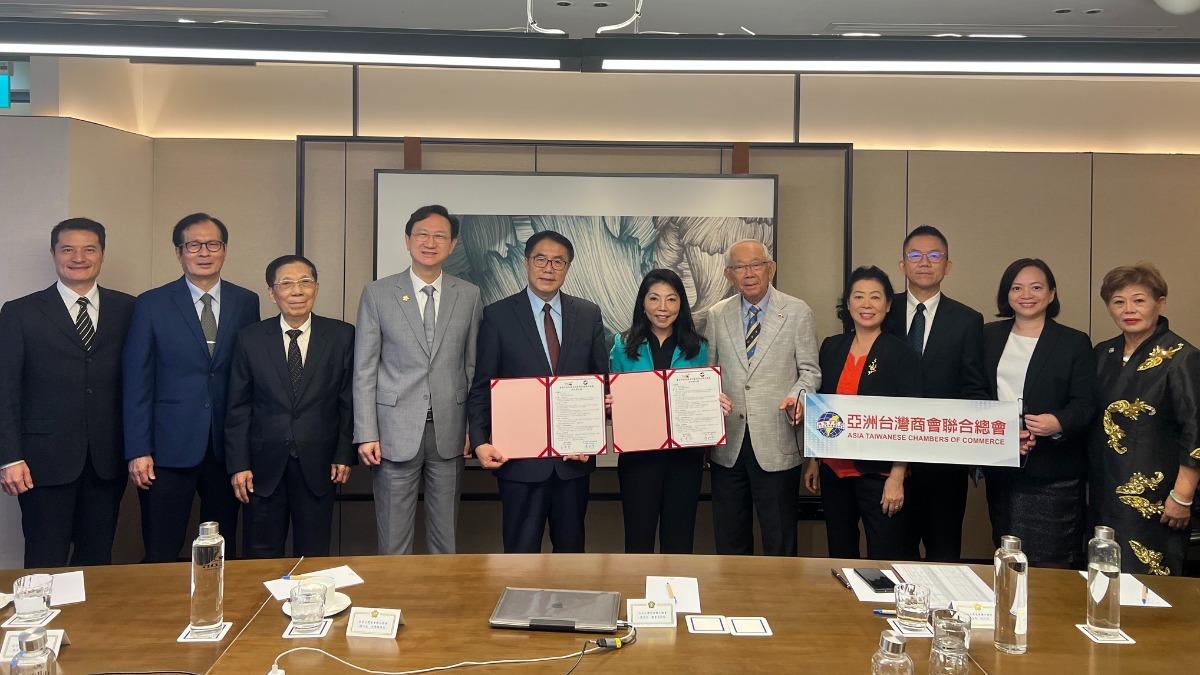 Tainan, ATCC sign green passage deal (Courtesy of Tung Chen-yuan’s Facebook account)