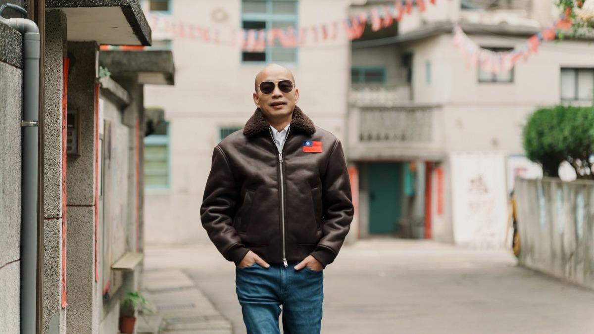 Han Diesel photo sparks online buzz (Courtesy of Han Kuo-yu’s Facebook account)
