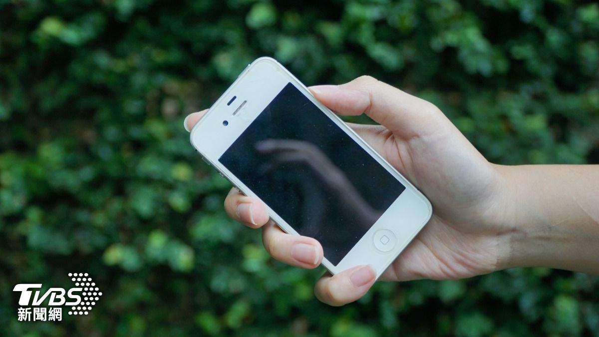 iPhone 4: a retro fashion statement (Shutterstock)