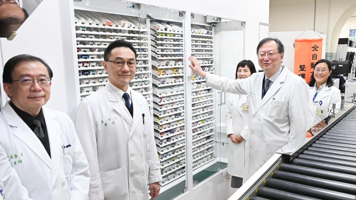 Taiwan hospital unveils automated drug system (Courtesy of National Taiwan University Hospital)