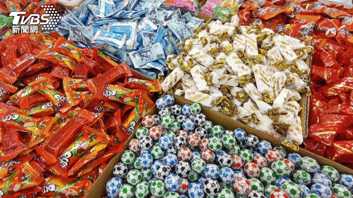 Symbolic treats fill Taiwan homes ahead of Lunar New Year (Shutterstock)