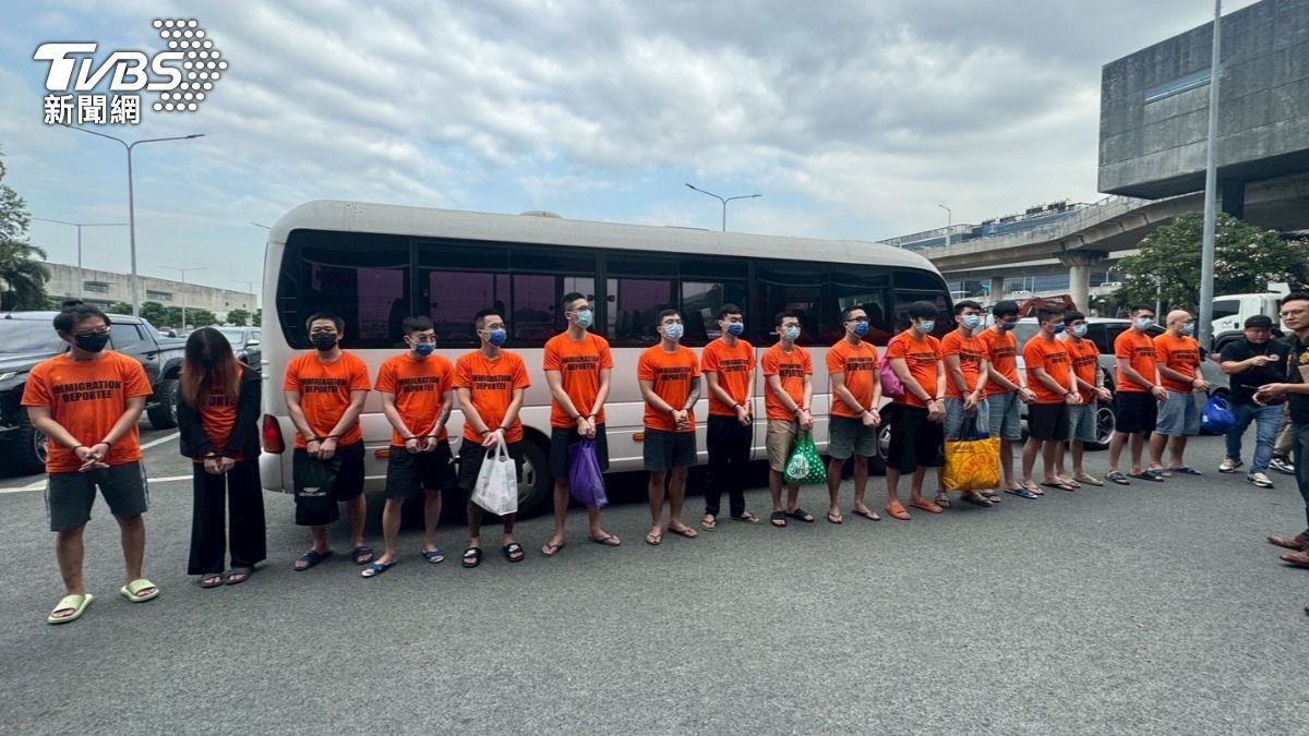 Taiwan extradites 17 in scam case (TVBS News)
