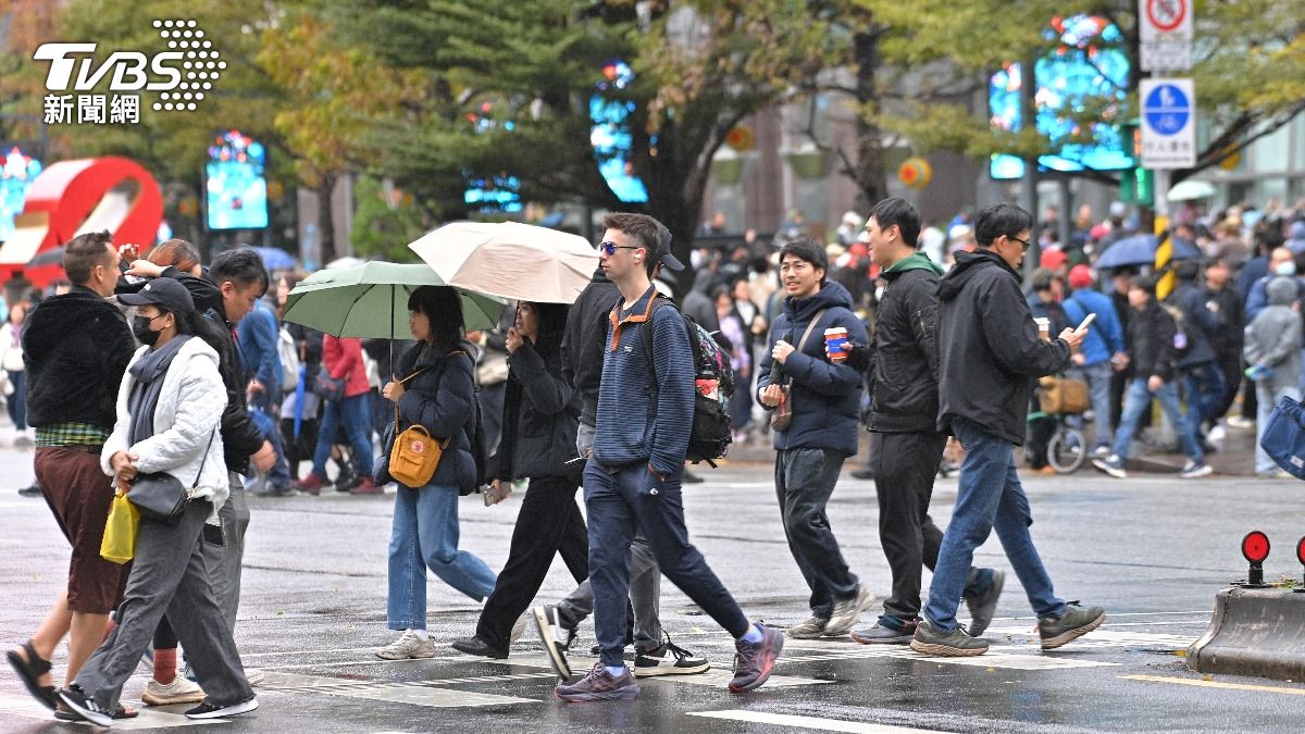 Cloudy skies and showers in Taiwan (TVBS News)