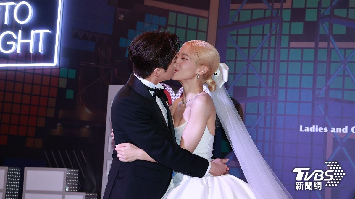 Taiwan stars Hank Chen and Lulu Huang wed with 650 guests
