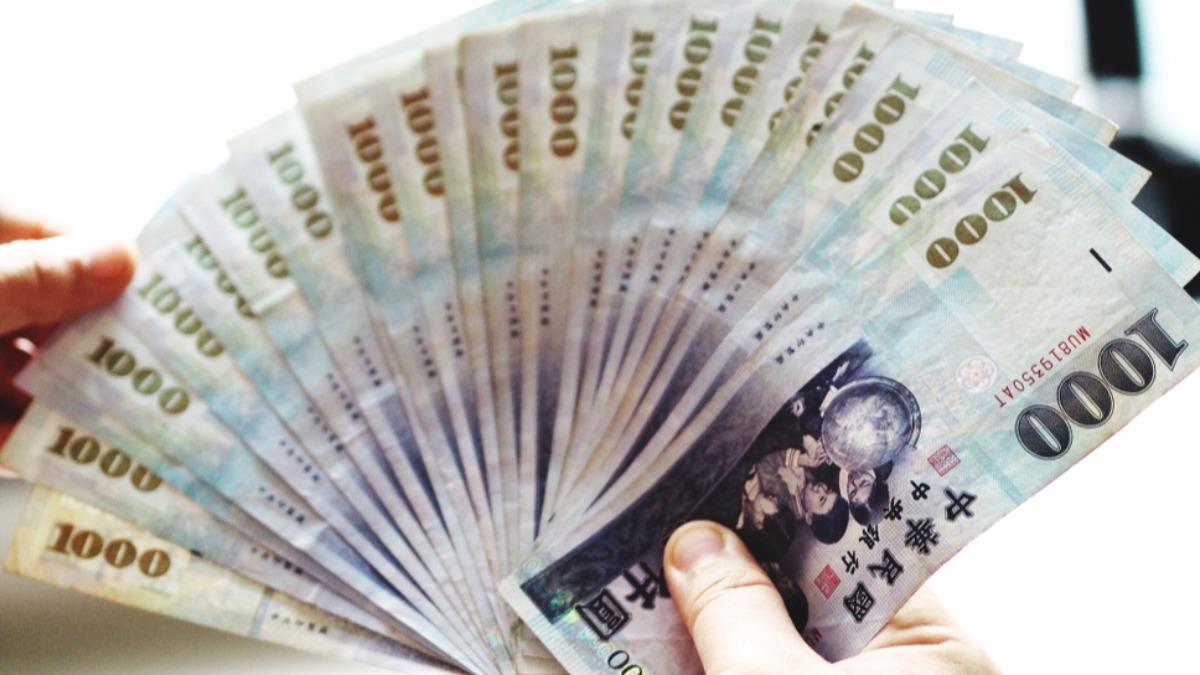 Zodiac signs poised for financial success in 2026 (Shutterstock)