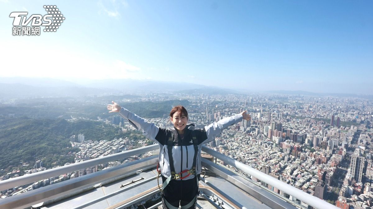 Janet Chia scales Taipei 101 (TVBS News)