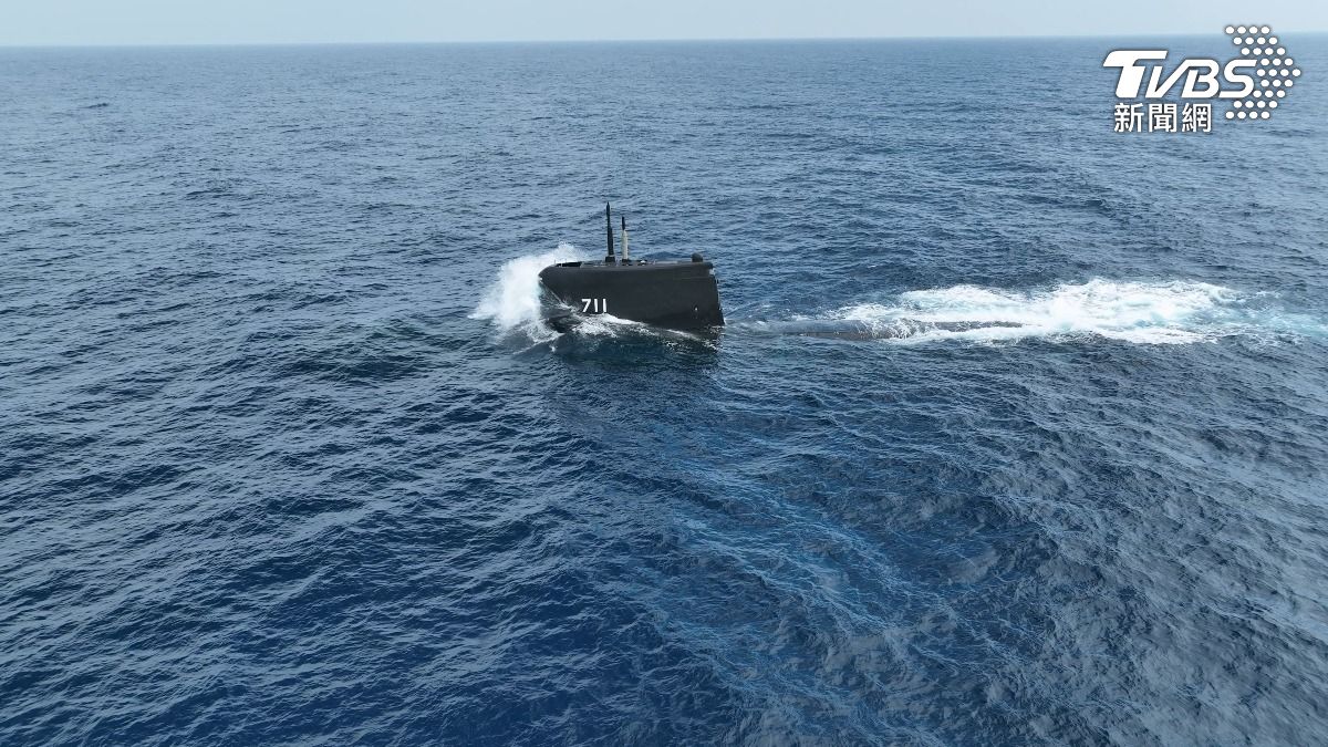 Haikun submarine begins fifth test (Courtesy of CSBC)