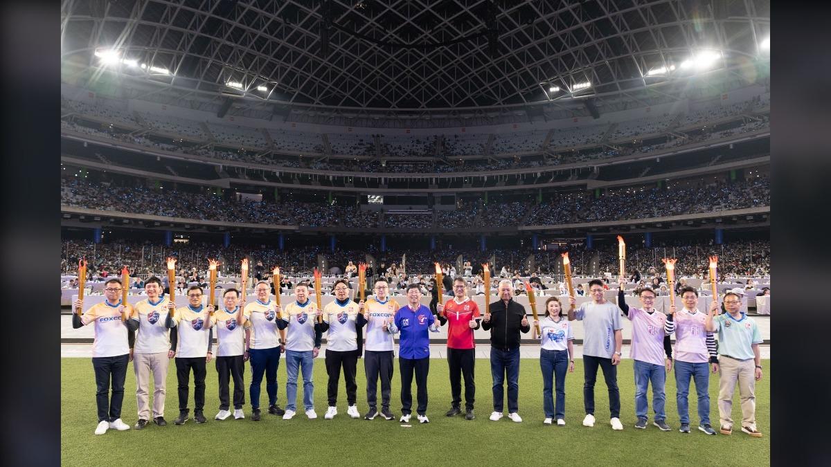Global staff join Hon Hai Year-End Party (Courtesy of Foxconn)
